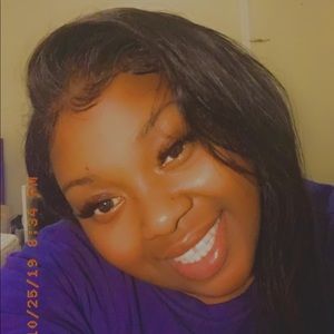 Meet your Posher, Alexia